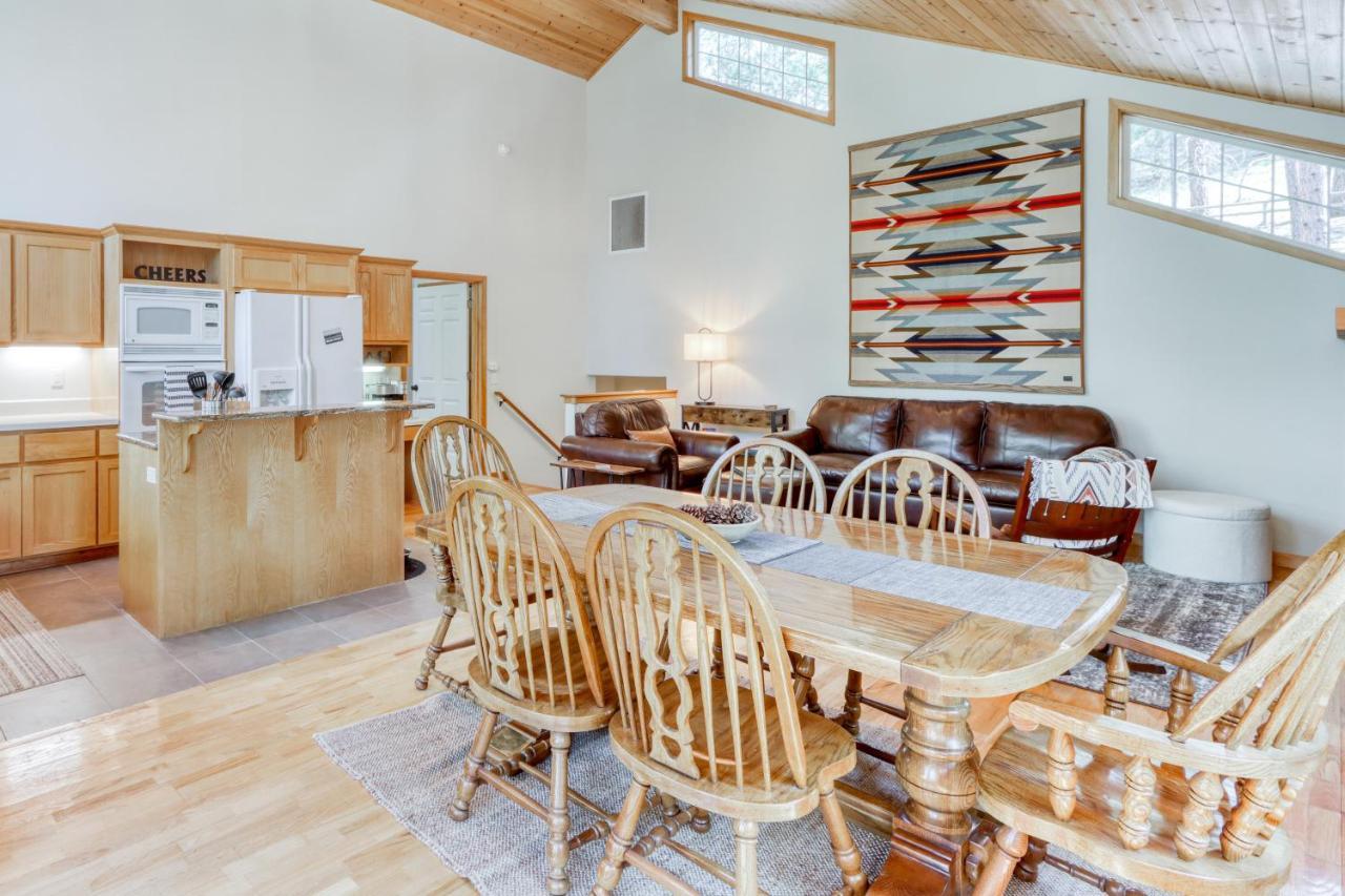 Camp Polk Lodge Систерс Экстерьер фото
